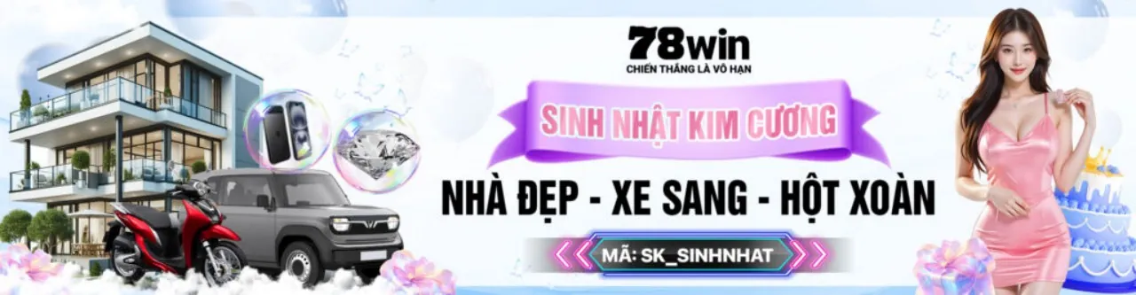 Sân bóng đá với trận đấu đang diễn ra